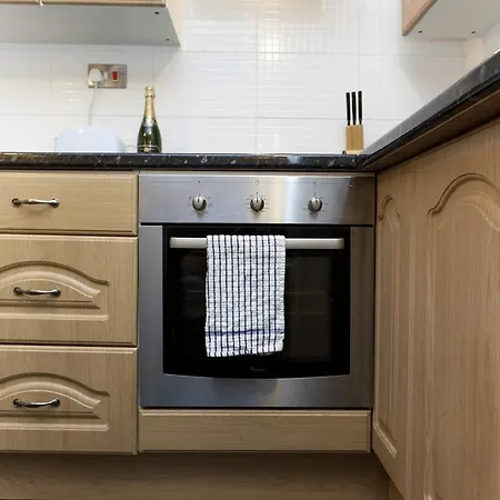 Snooze Central: Victoria Centre Apartments with Home Cooking Nottingham Exterior photo