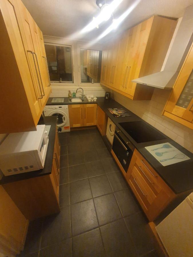 Snooze Central: Victoria Centre With Cooking Apartment