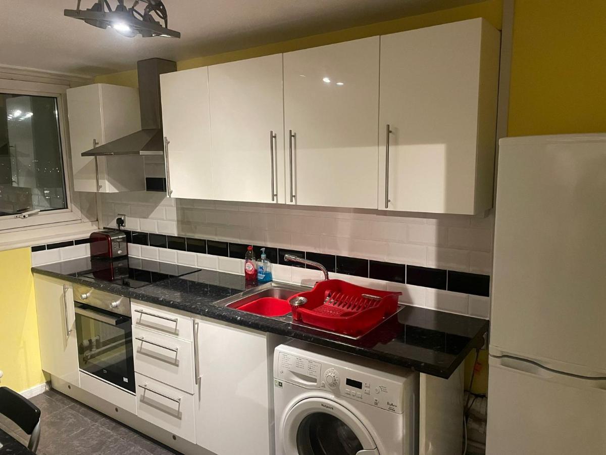 Snooze Central: Victoria Centre With Cooking Apartment *