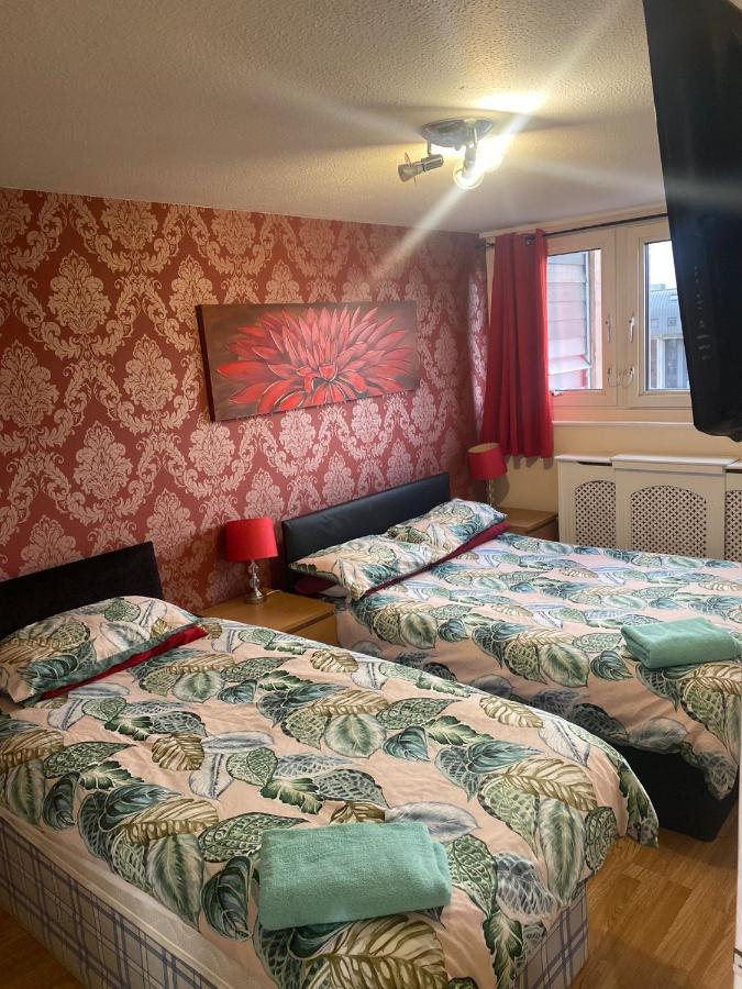 Snooze Central: Victoria Centre With Cooking Apartment