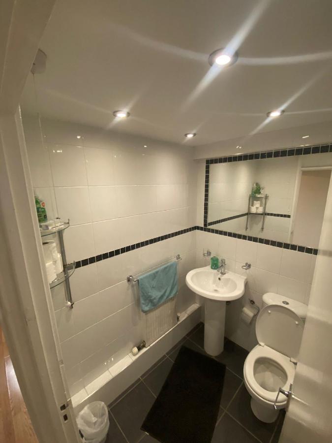 Snooze Central: Victoria Centre With Cooking Apartment