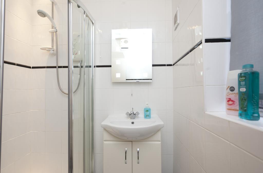 Snooze Central: Victoria Centre With Cooking Apartment *