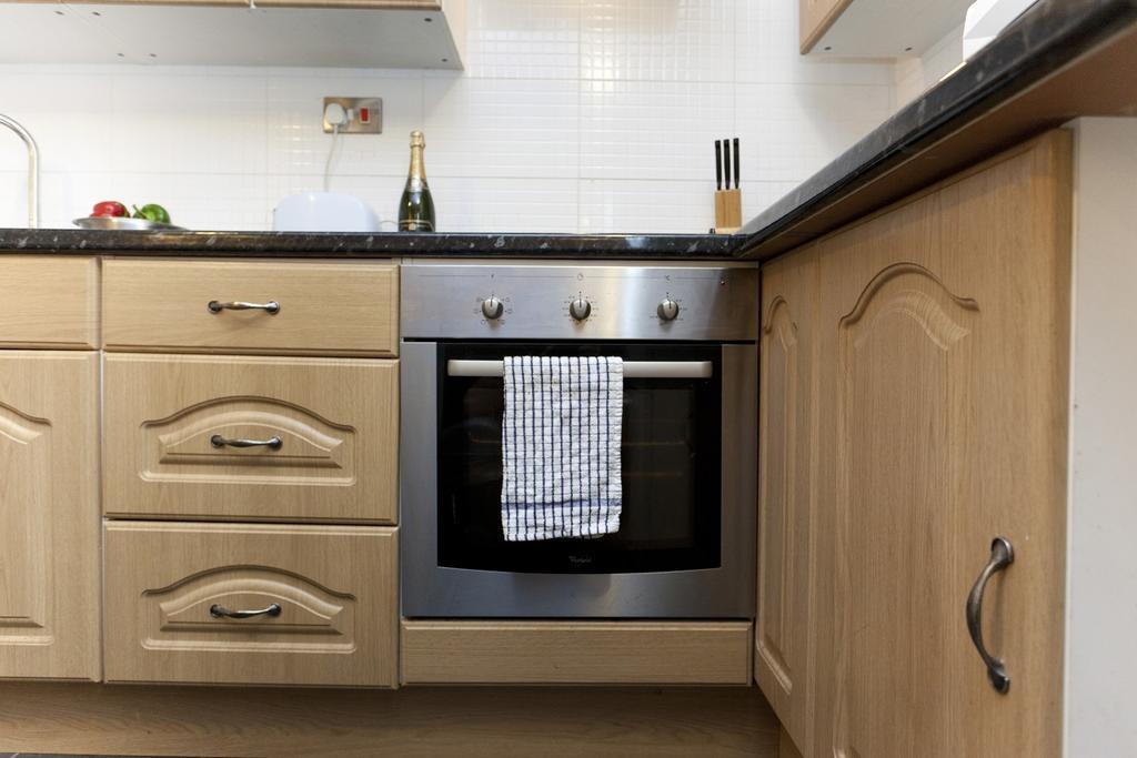 Apartment Snooze Central: Victoria Centre With Cooking